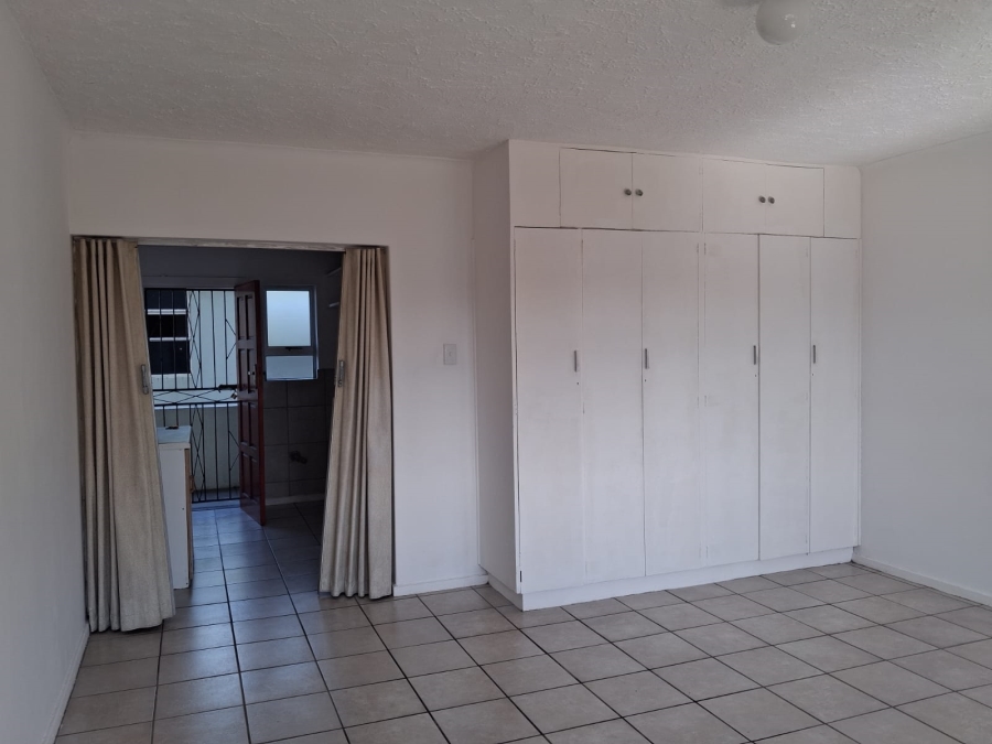 To Let 1 Bedroom Property for Rent in Quigney Eastern Cape
